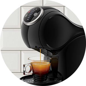 dolce gusto pouring coffee